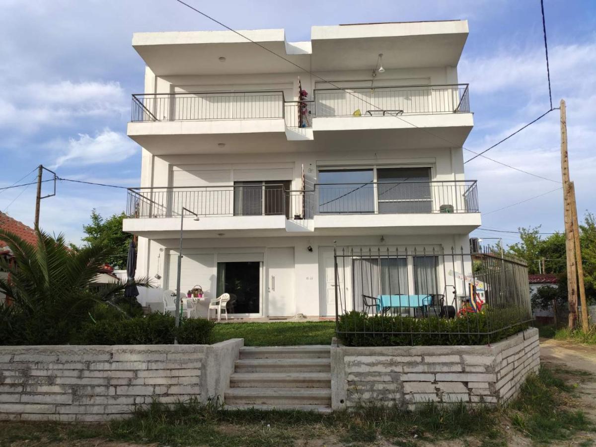 Sunrise View Apartment Ofrinion Bagian luar foto