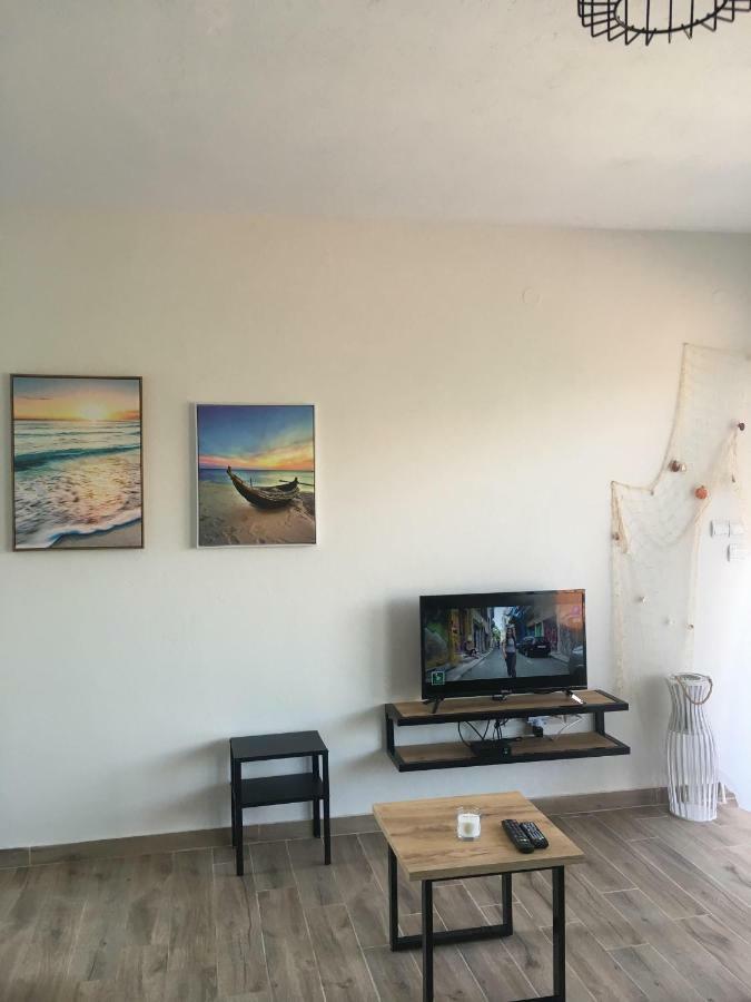 Sunrise View Apartment Ofrinion Bagian luar foto