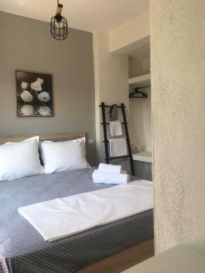 Sunrise View Apartment Ofrinion Bagian luar foto